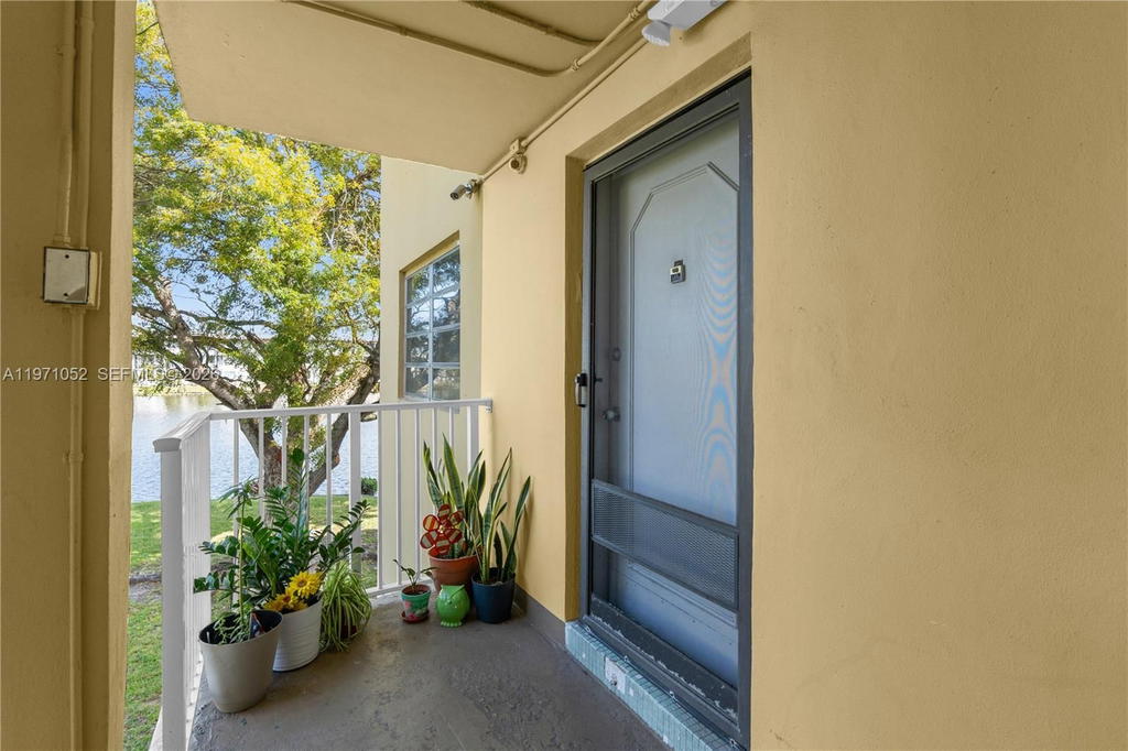 Real estate property located at 1302 191st St A221, Miami-dade, Fifth Forum Condo, Miami, FL