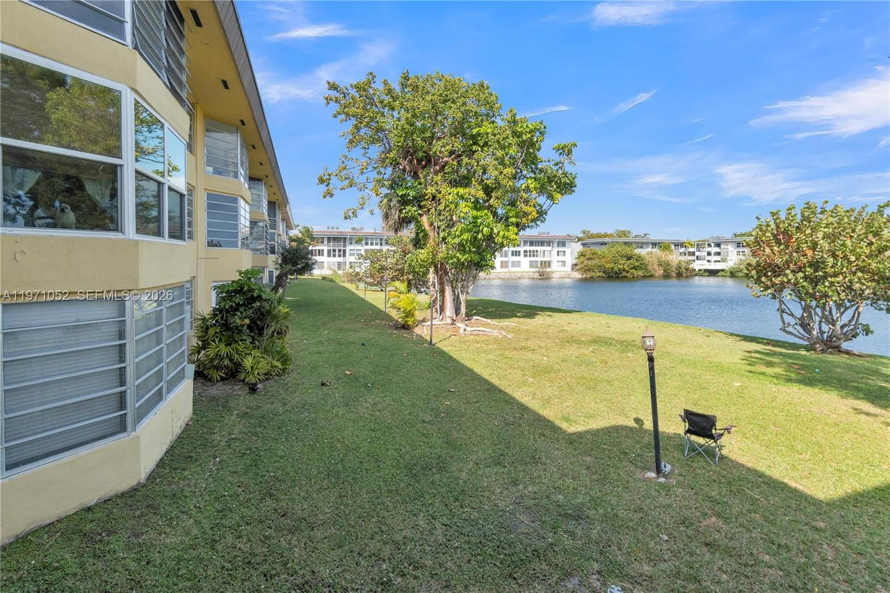 Real estate property located at 1302 191st St A221, Miami-dade, Fifth Forum Condo, Miami, FL