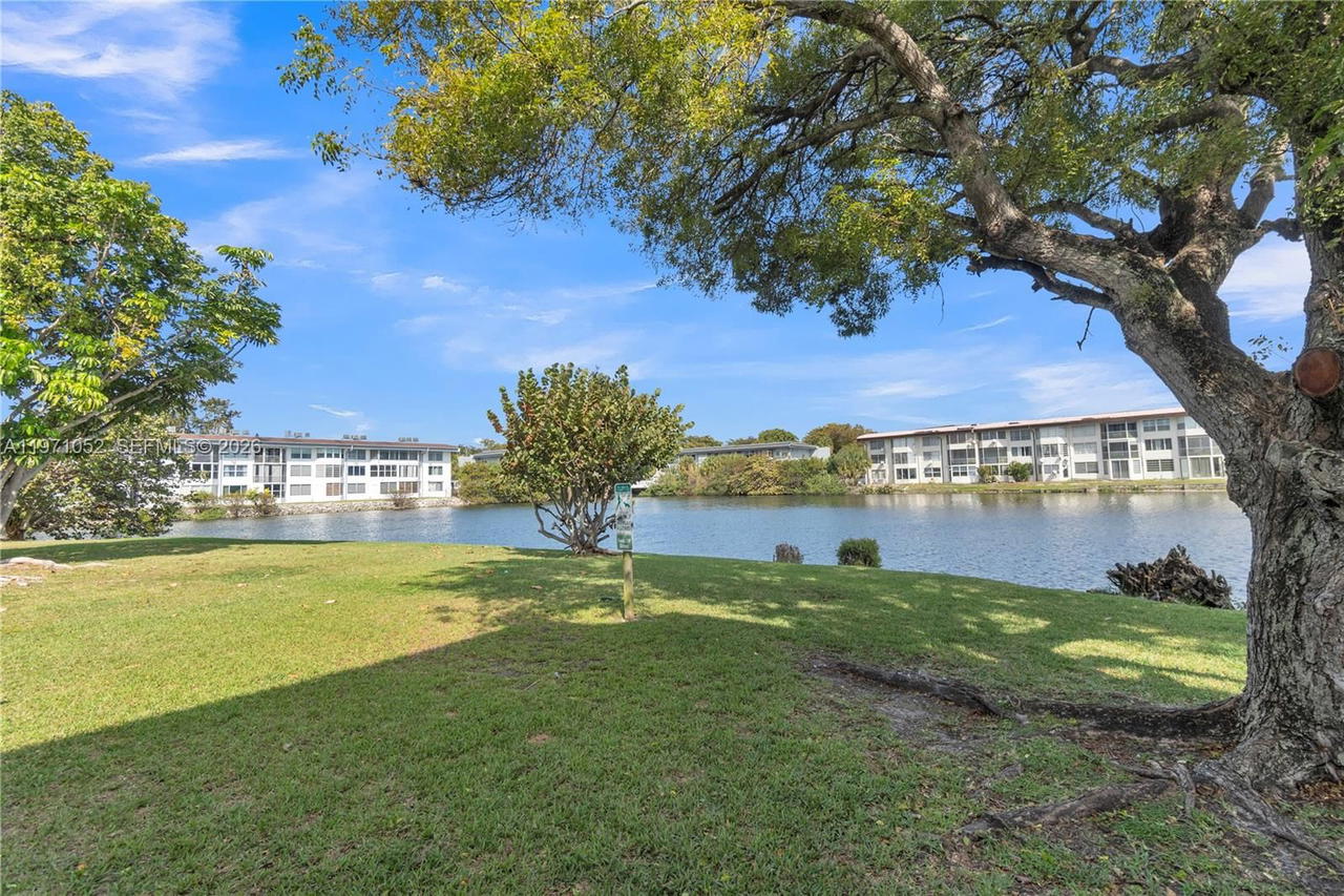 Real estate property located at 1302 191st St A221, Miami-dade, Fifth Forum Condo, Miami, FL