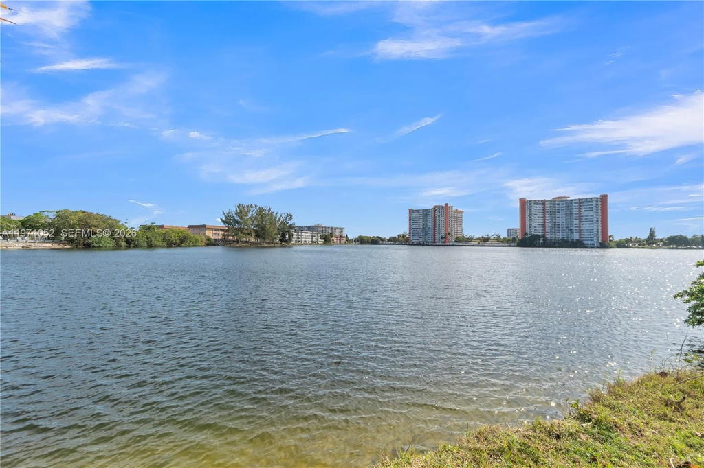 Real estate property located at 1302 191st St A221, Miami-dade, Fifth Forum Condo, Miami, FL