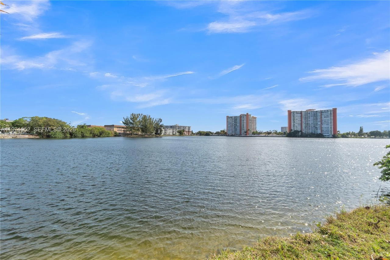 Real estate property located at 1302 191st St A221, Miami-dade, Fifth Forum Condo, Miami, FL