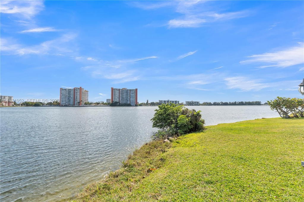 Real estate property located at 1302 191st St A221, Miami-dade, Fifth Forum Condo, Miami, FL