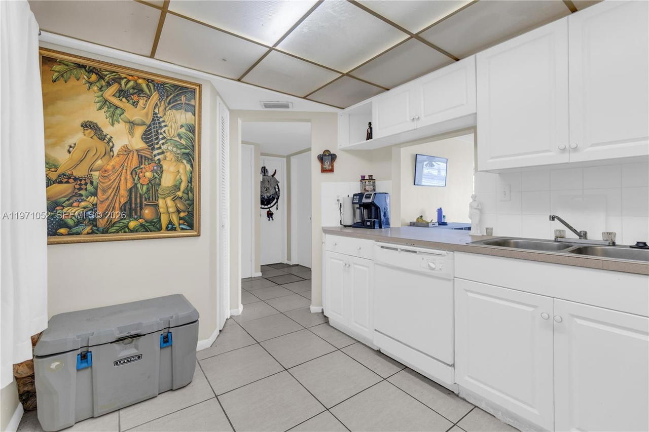 Real estate property located at 1302 191st St A221, Miami-dade, Fifth Forum Condo, Miami, FL