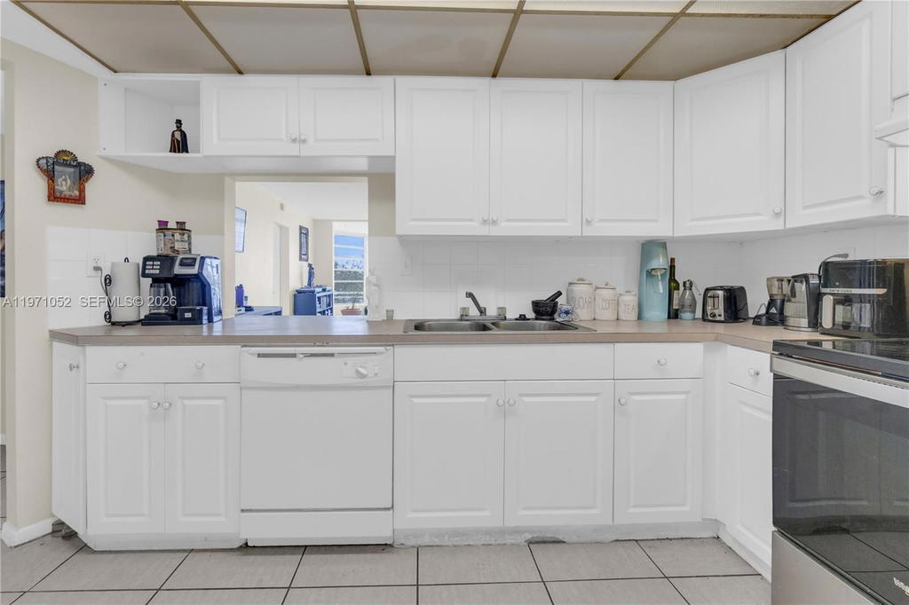 Real estate property located at 1302 191st St A221, Miami-dade, Fifth Forum Condo, Miami, FL