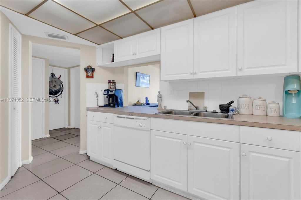 Real estate property located at 1302 191st St A221, Miami-dade, Fifth Forum Condo, Miami, FL