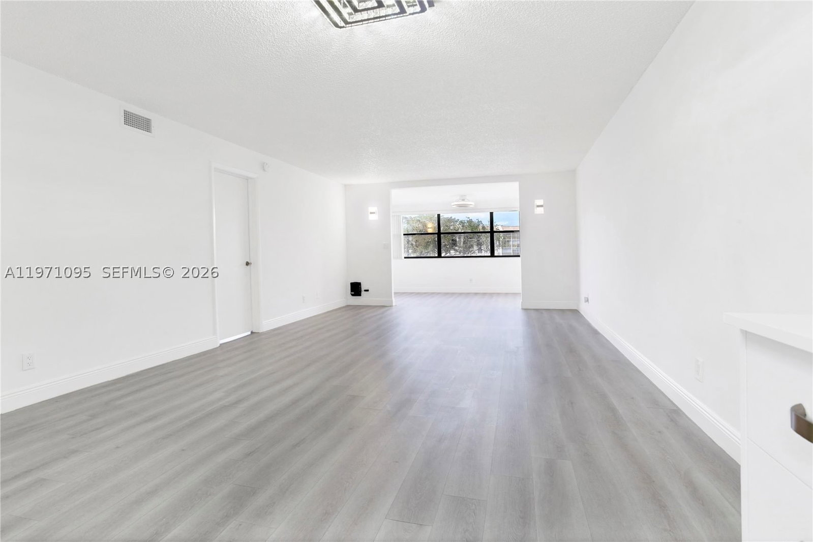 Real estate property located at 10207 Sunrise Lakes Blvd #204, Broward, Sunrise Lakes 158 Condo, Sunrise, FL