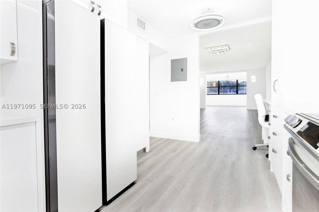Real estate property located at 10207 Sunrise Lakes Blvd #204, Broward, Sunrise Lakes 158 Condo, Sunrise, FL