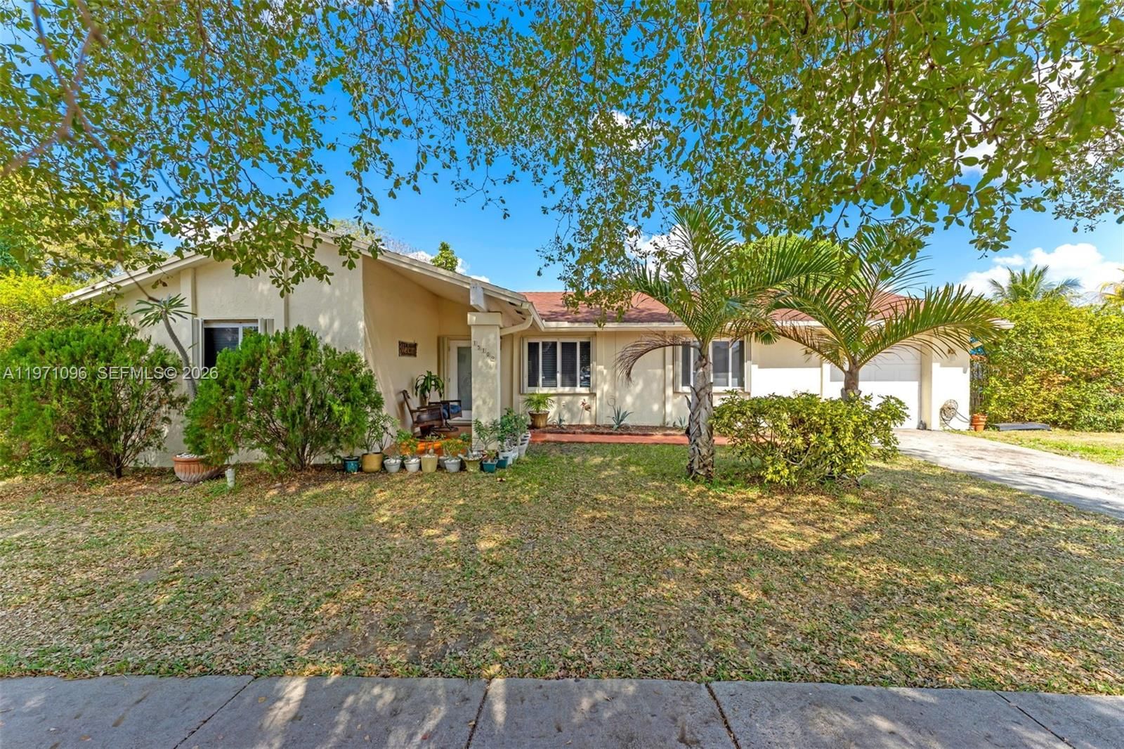 Real estate property located at 15109 71st Ln, Miami-dade, Westwind Lakes Sec 1, Miami, FL