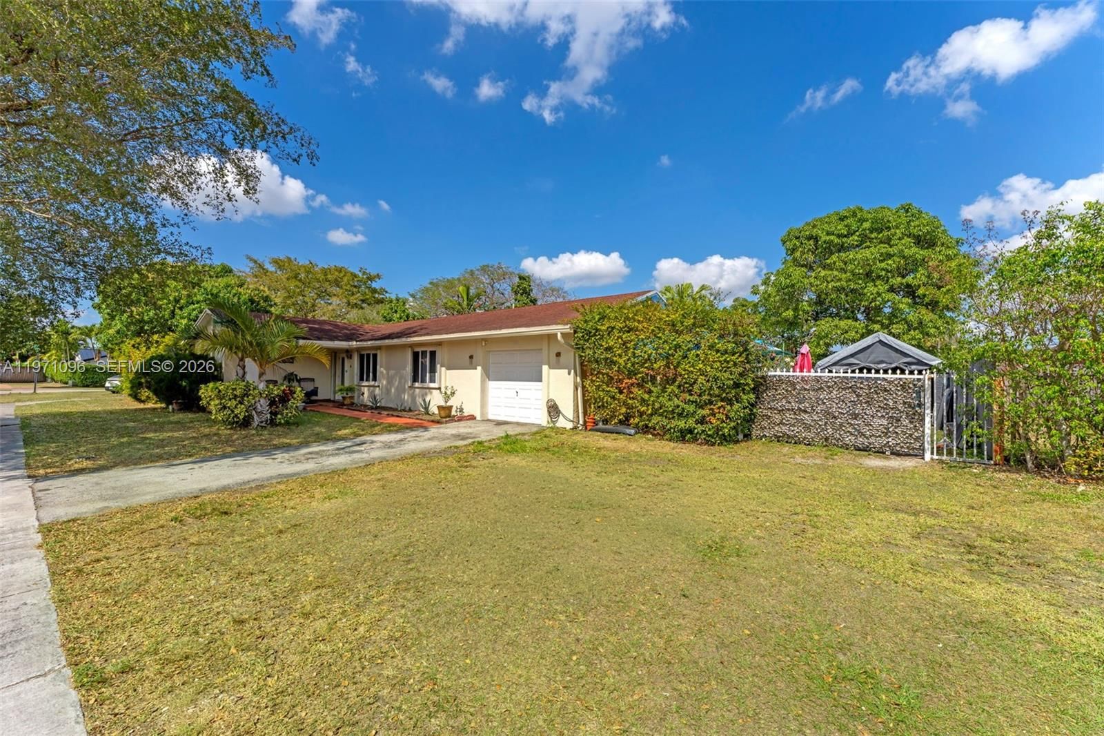 Real estate property located at 15109 71st Ln, Miami-dade, Westwind Lakes Sec 1, Miami, FL