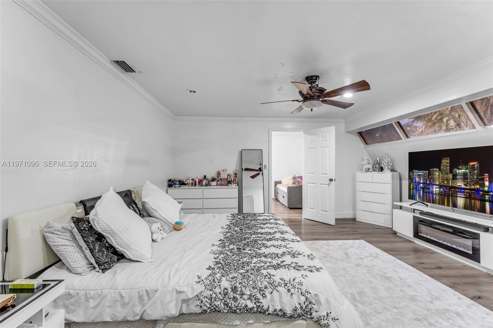 Real estate property located at 15109 71st Ln, Miami-dade, Westwind Lakes Sec 1, Miami, FL