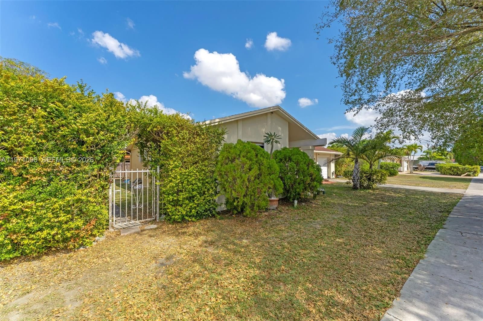 Real estate property located at 15109 71st Ln, Miami-dade, Westwind Lakes Sec 1, Miami, FL