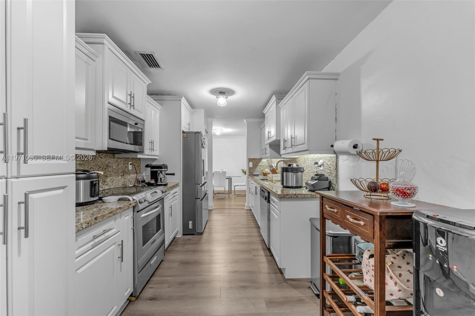 Real estate property located at 15109 71st Ln, Miami-dade, Westwind Lakes Sec 1, Miami, FL