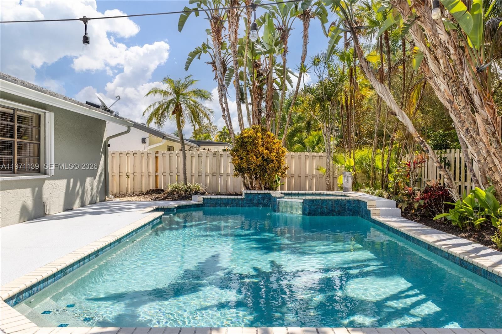 Real estate property located at 13810 Roanoke St, Broward, Shenandoah Section One, Davie, FL