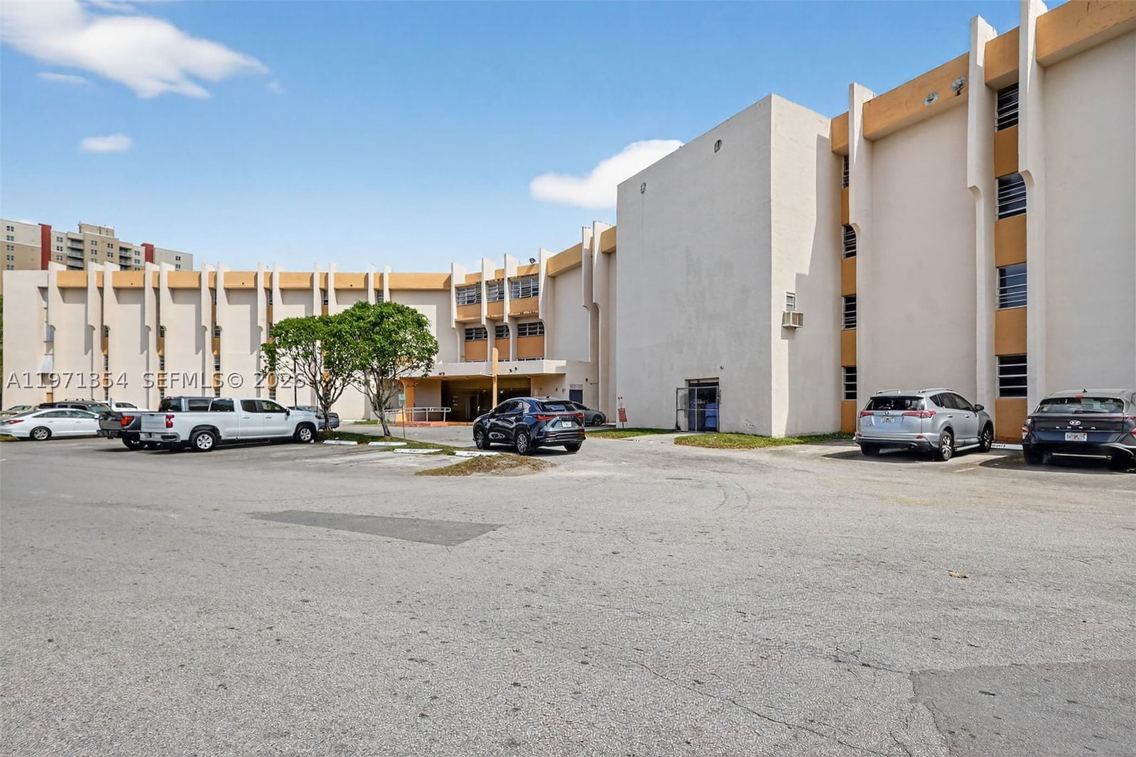Real estate property located at 9678 Fontainebleau Blvd #410, Miami-dade, Golfview Club At Fontaine, Miami, FL
