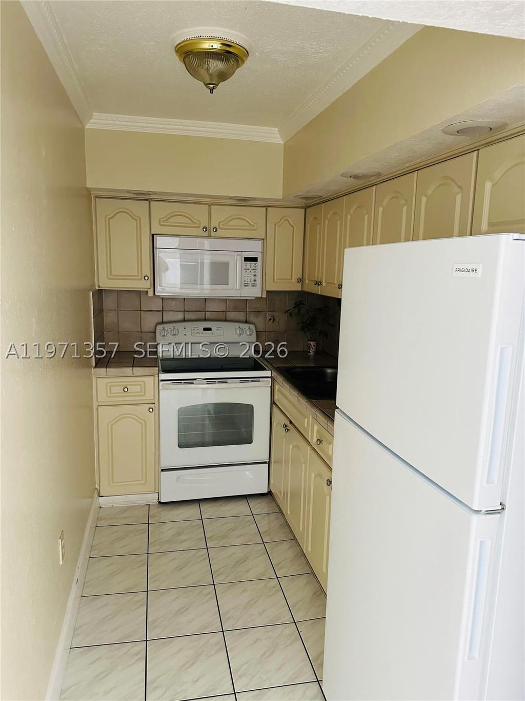 Real estate property located at 4705 7th St #206-7, Miami-dade, Sunset Villas No 3 Condo, Miami, FL