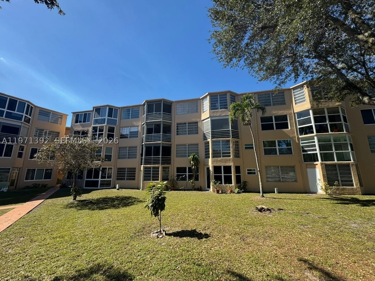 Real estate property located at 1301 191st St F405, Miami-dade, Rolling Green Condo F, Miami, FL