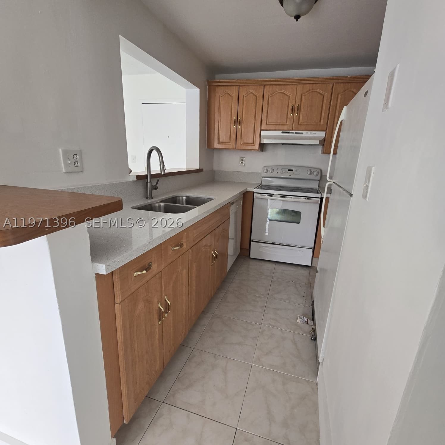 Real estate property located at 9678 Fontainebleau Blvd #111, Miami-dade, Golfview Club At Fontaine, Miami, FL