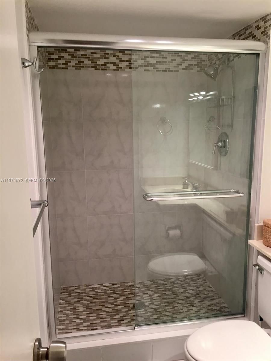Real estate property located at 100 Bayview Dr #516, Miami-dade, Arlen House East Condo, Sunny Isles Beach, FL