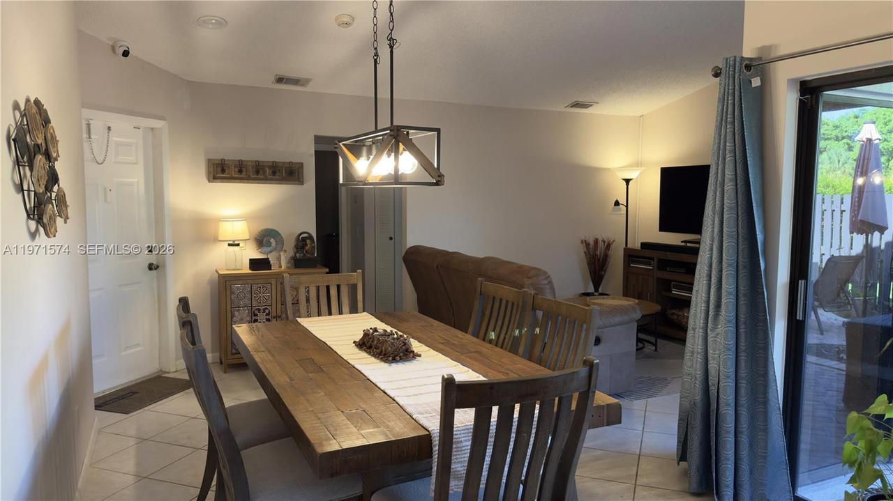 Real estate property located at 15205 45th Ter #45E, Miami-dade, Lakes Meadow Vilg Homes C, Miami, FL