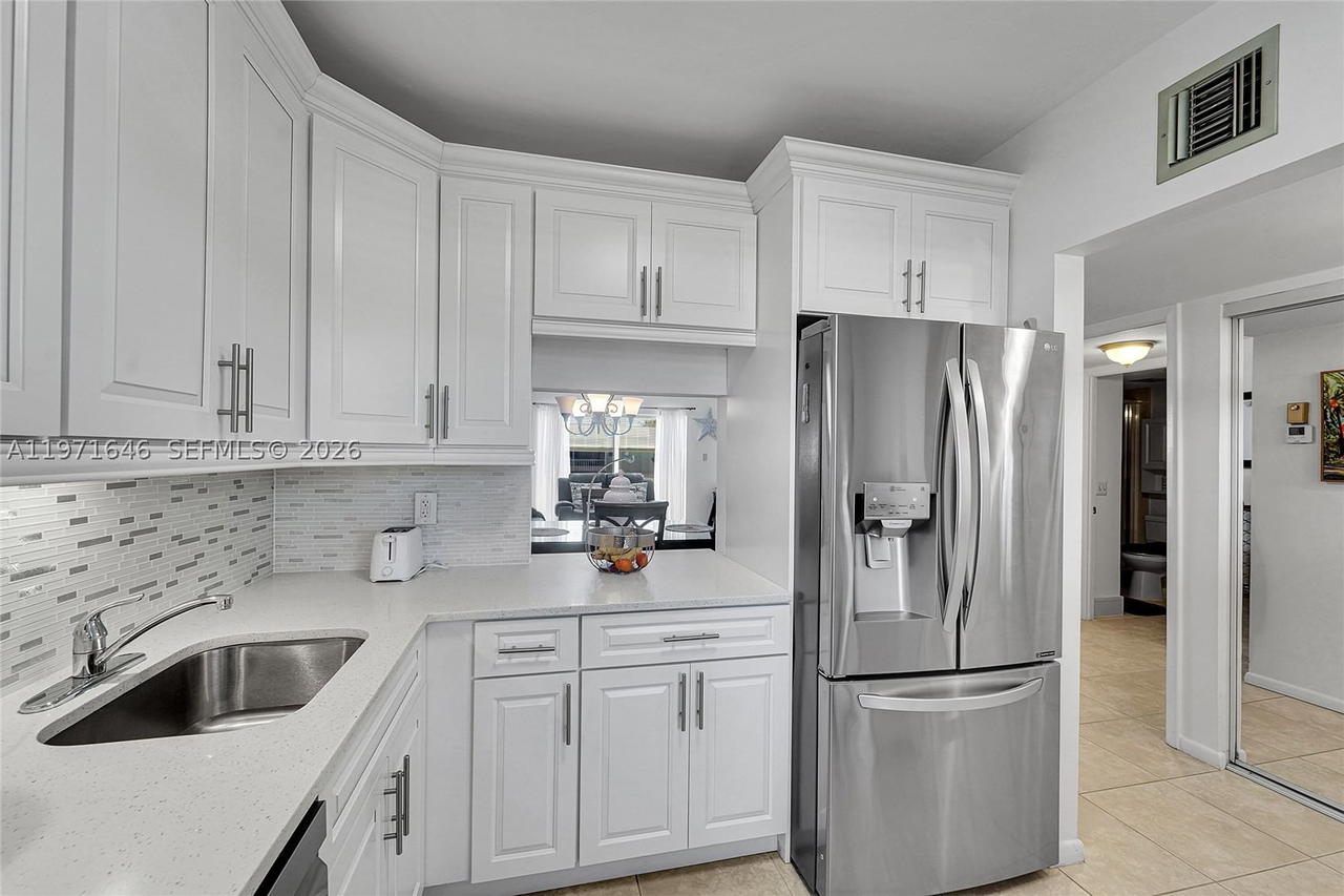 Real estate property located at 650 80th Ter #206, Broward, Oriole Gardens Two 60 Con, Margate, FL