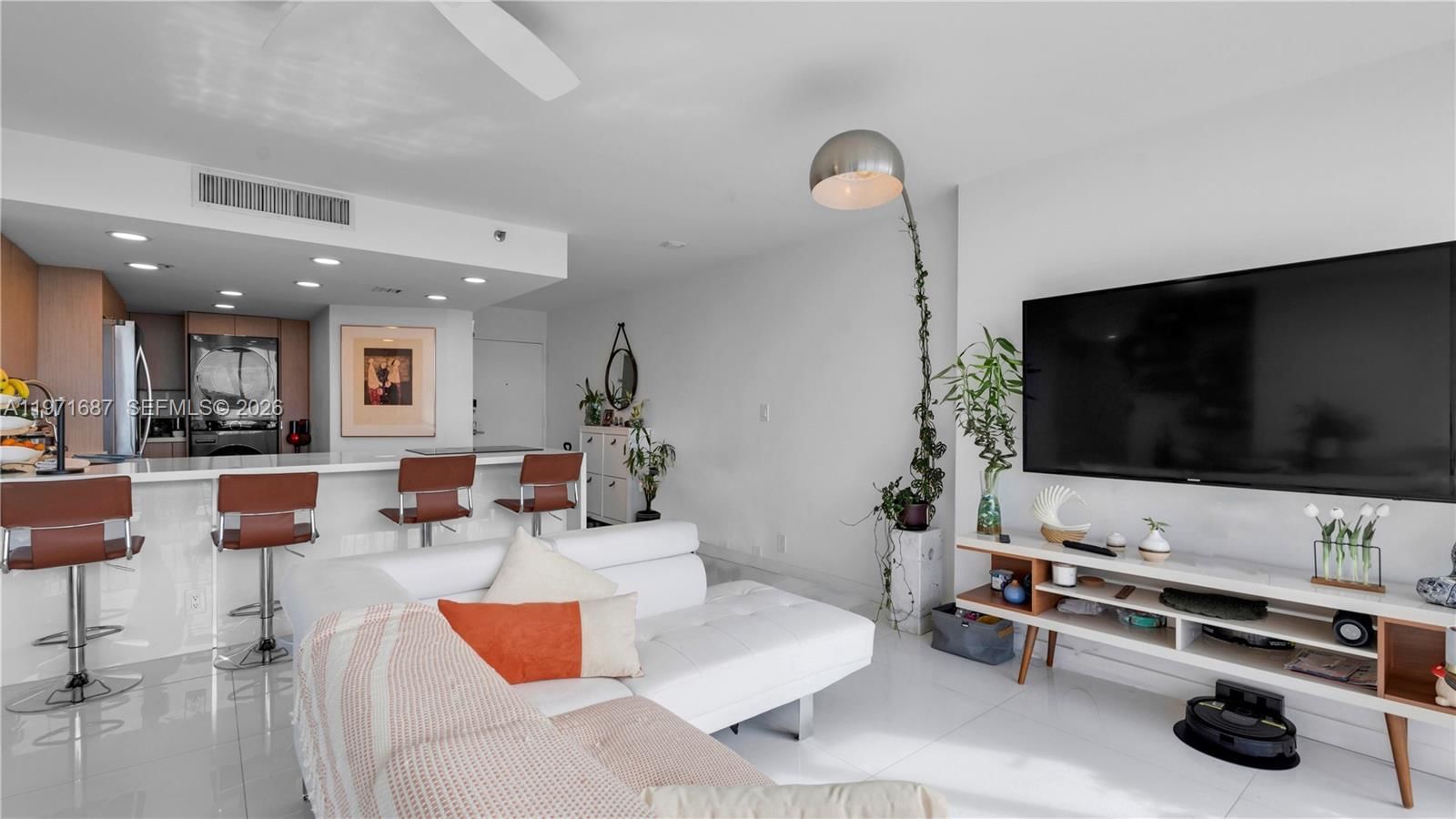 Real estate property located at 7601 Treasure Dr #1011, Miami-dade, The Grandview Palace Cond, North Bay Village, FL