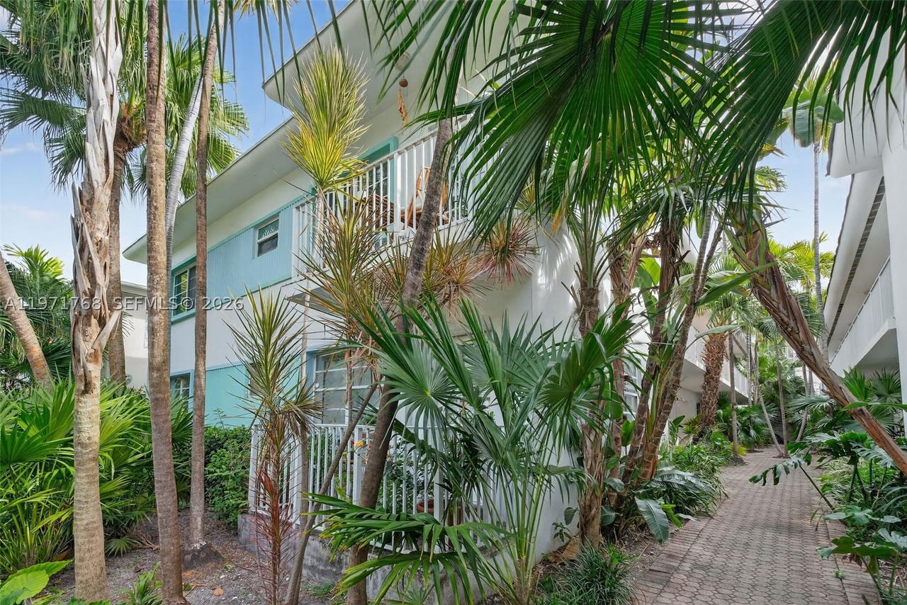 Real estate property located at 911 Meridian Ave #106, Miami-dade, Meridian Court Condo, Miami Beach, FL