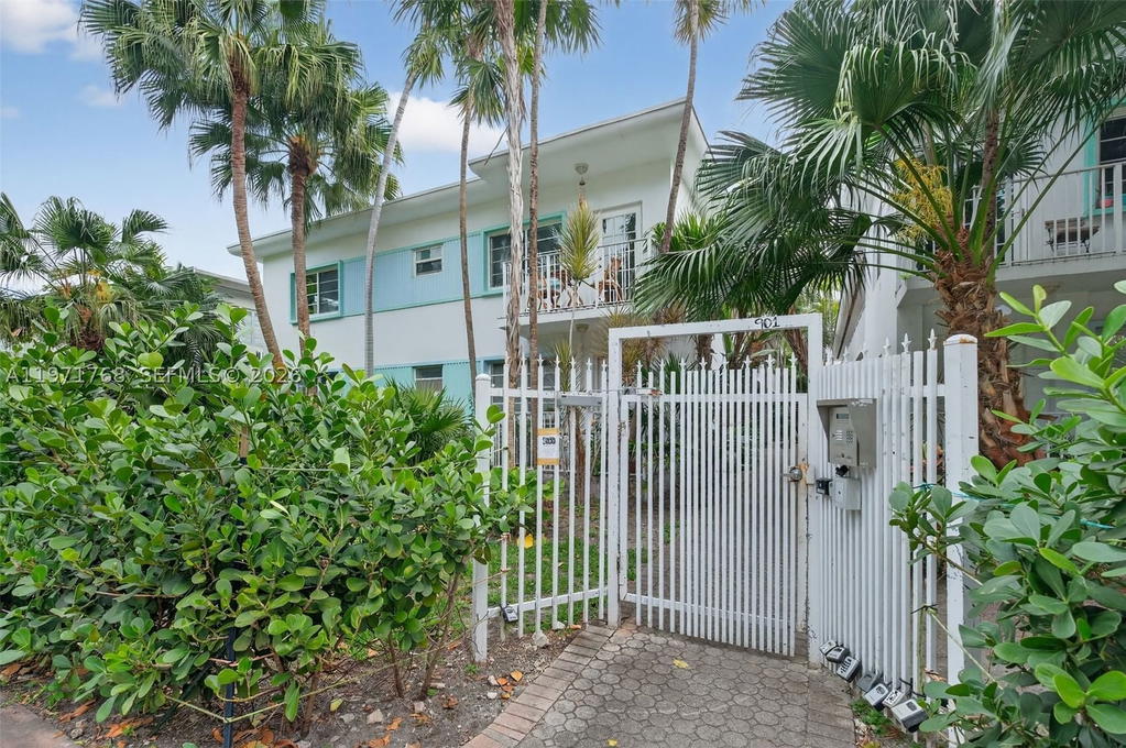 Real estate property located at 911 Meridian Ave #106, Miami-dade, Meridian Court Condo, Miami Beach, FL