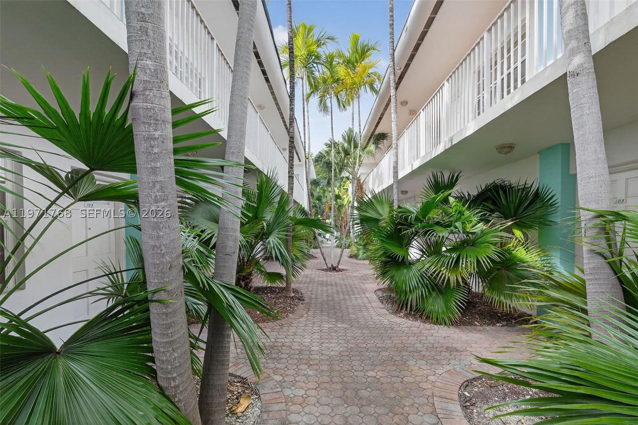 Real estate property located at 911 Meridian Ave #106, Miami-dade, Meridian Court Condo, Miami Beach, FL