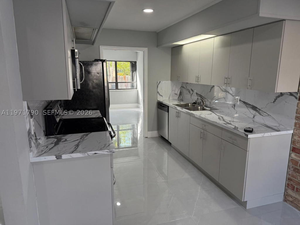 Real estate property located at 2700 34th Ave I, Broward, Stonehedge Condo, Hollywood, FL