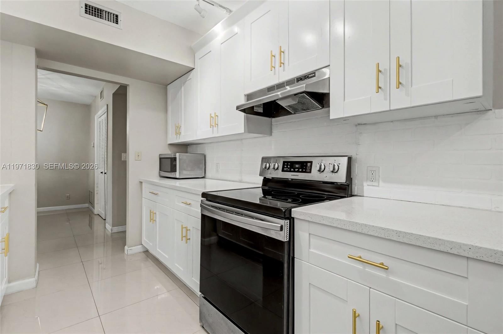 Real estate property located at 4200 Hillcrest Dr #406, Broward, Hillcrest East No 24 Cond, Hollywood, FL