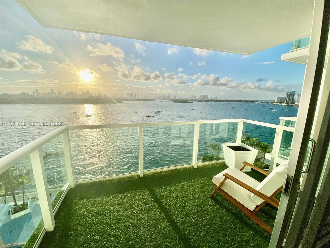 Real estate property located at 1000 West Ave #914, Miami-dade, Mirador 1000 Condo, Miami Beach, FL
