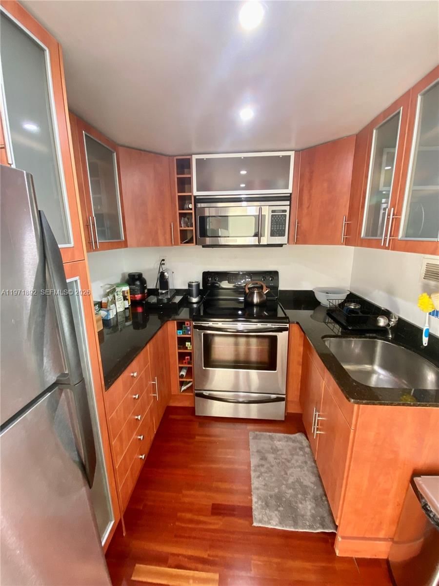 Real estate property located at 1000 West Ave #914, Miami-dade, Mirador 1000 Condo, Miami Beach, FL