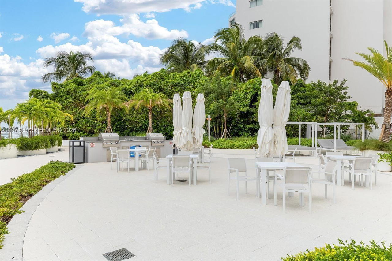 Real estate property located at 1000 West Ave #914, Miami-dade, Mirador 1000 Condo, Miami Beach, FL