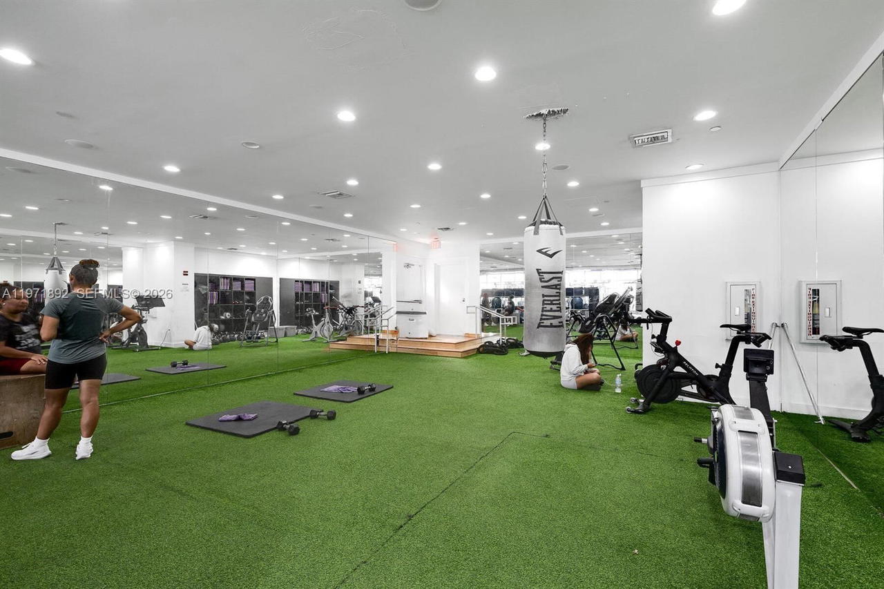Real estate property located at 1000 West Ave #914, Miami-dade, Mirador 1000 Condo, Miami Beach, FL