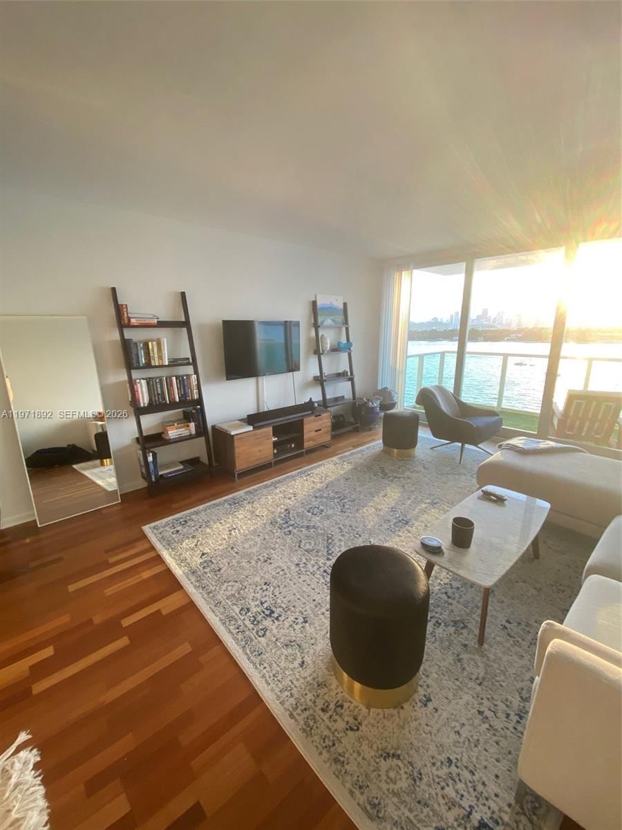 Real estate property located at 1000 West Ave #914, Miami-dade, Mirador 1000 Condo, Miami Beach, FL