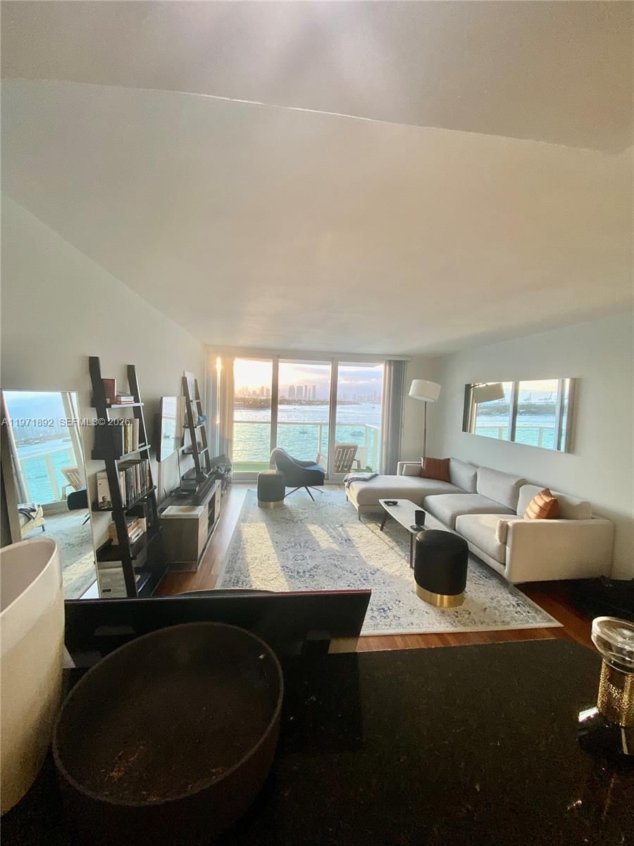 Real estate property located at 1000 West Ave #914, Miami-dade, Mirador 1000 Condo, Miami Beach, FL