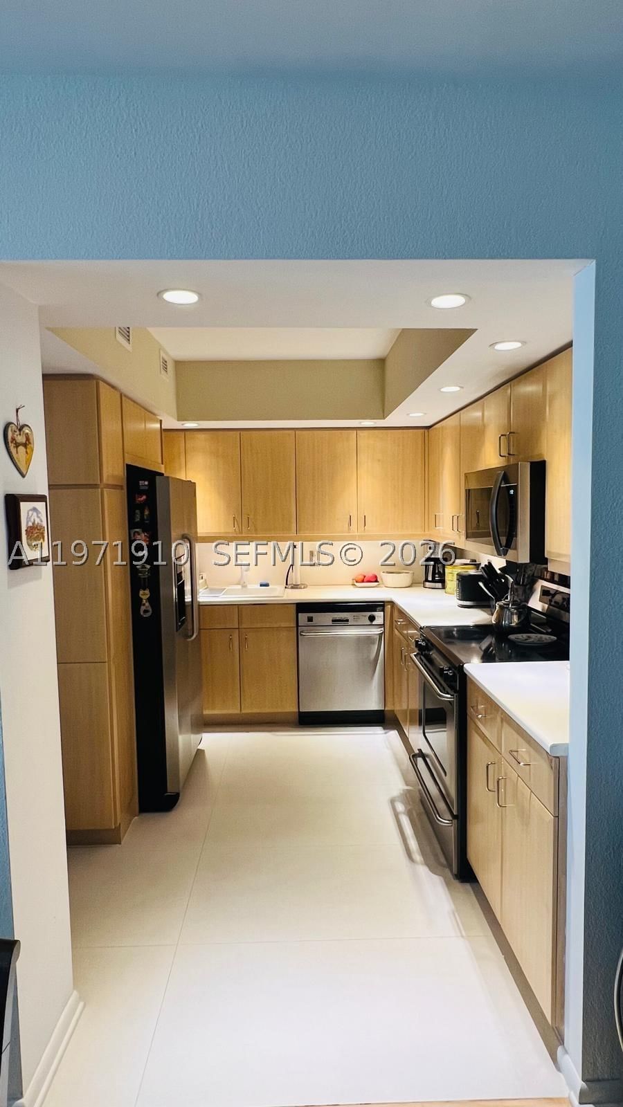 Real estate property located at 5600 Collins Ave #7Y, Miami-dade, 5600 Condo, Miami Beach, FL