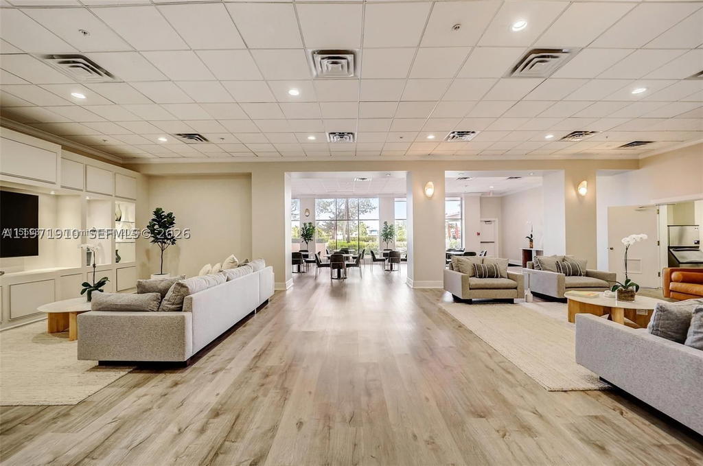 Real estate property located at 5600 Collins Ave #7Y, Miami-dade, 5600 Condo, Miami Beach, FL