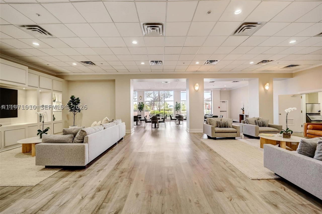 Real estate property located at 5600 Collins Ave #7Y, Miami-dade, 5600 Condo, Miami Beach, FL