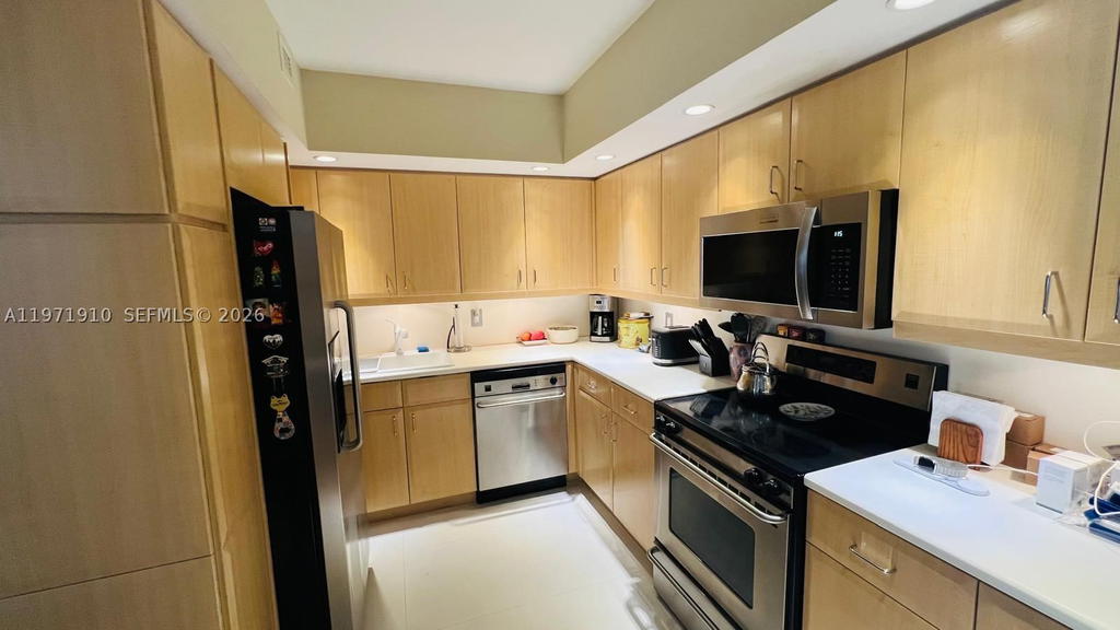 Real estate property located at 5600 Collins Ave #7Y, Miami-dade, 5600 Condo, Miami Beach, FL