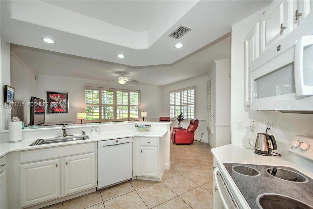Real estate property located at 8385 Whisper Trace LN Apt. #104, Collier, Whisper Trace, Naples, FL