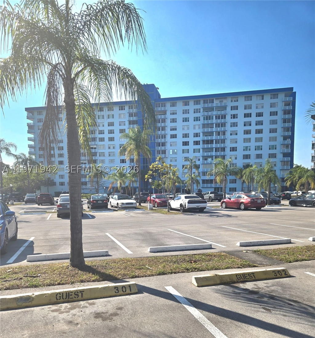 Real estate property located at 4001 Hillcrest Dr #909, Broward, Hillcrest, Hollywood, FL