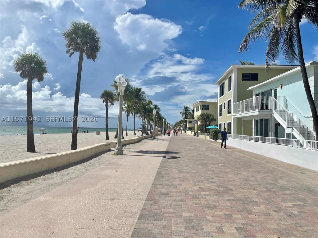 Real estate property located at 4001 Hillcrest Dr #909, Broward, Hillcrest, Hollywood, FL