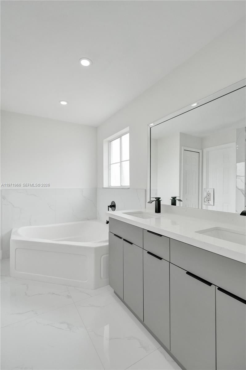 Real estate property located at 14422 Royal Cove Cir, Broward, West Park-west Parcel, Davie, FL