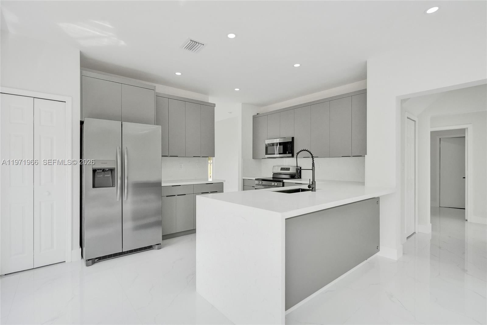 Real estate property located at 14422 Royal Cove Cir, Broward, West Park-west Parcel, Davie, FL