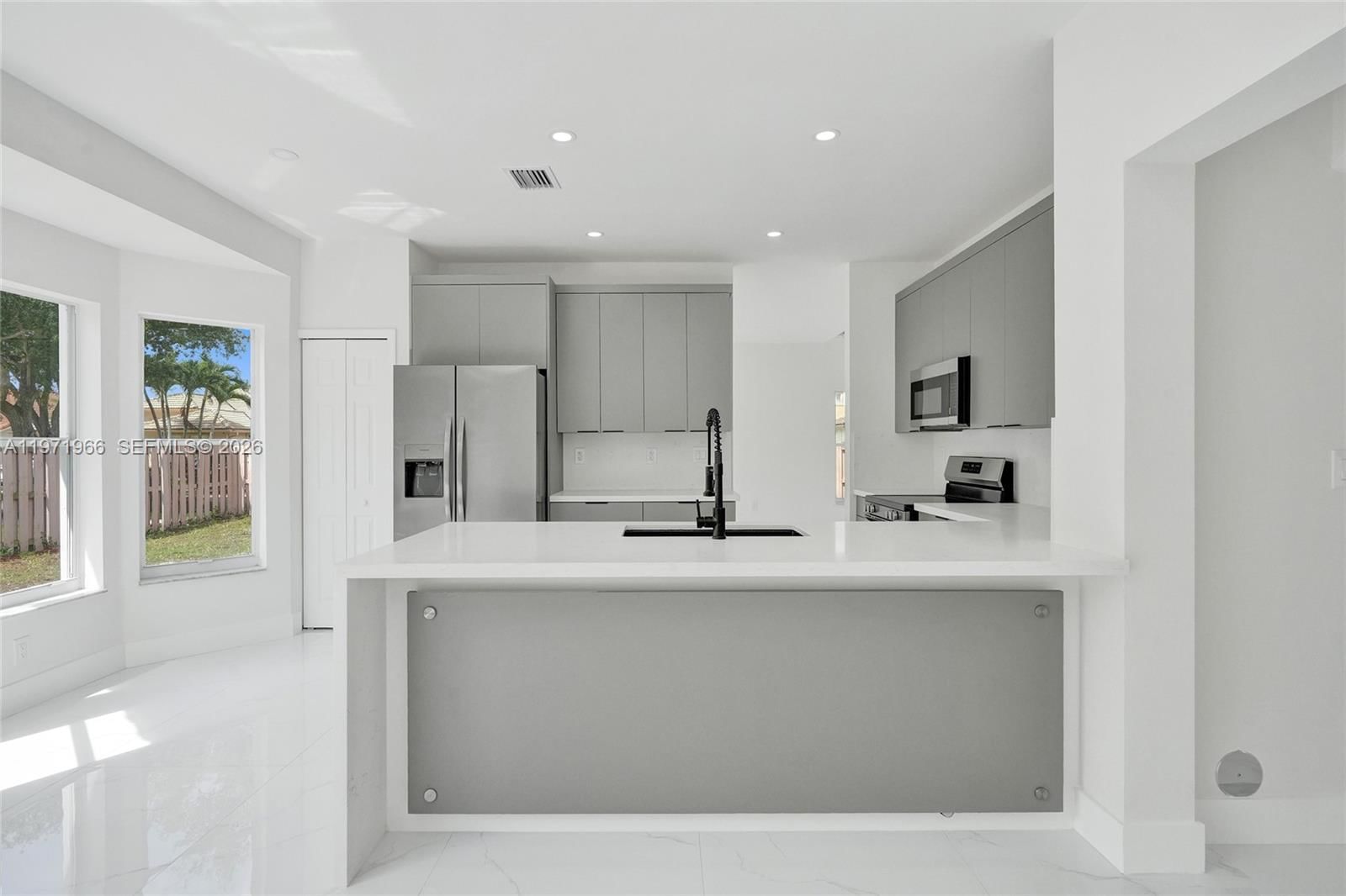 Real estate property located at 14422 Royal Cove Cir, Broward, West Park-west Parcel, Davie, FL