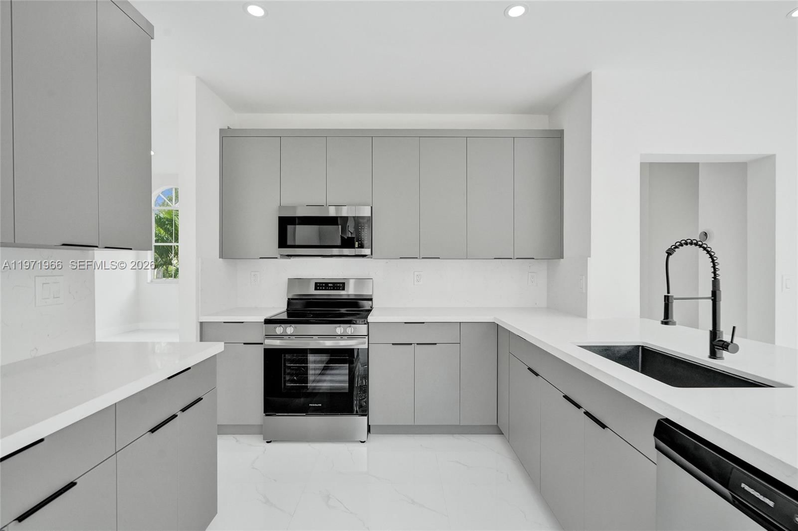 Real estate property located at 14422 Royal Cove Cir, Broward, West Park-west Parcel, Davie, FL