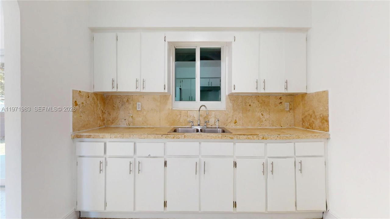 Real estate property located at 3800 104th Ave, Miami-dade, Parkwest Estates, Miami, FL