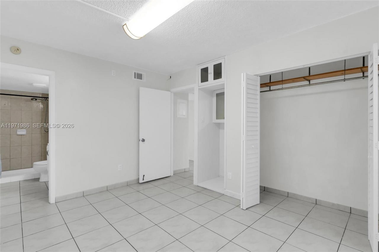 Real estate property located at 15348 72nd St #23-12, Miami-dade, Rozland Condo, Miami, FL