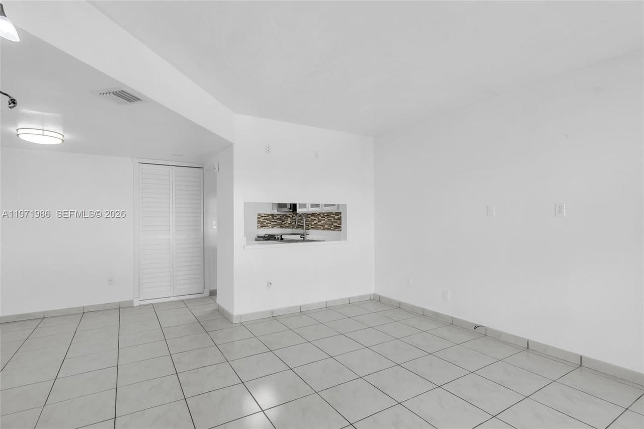 Real estate property located at 15348 72nd St #23-12, Miami-dade, Rozland Condo, Miami, FL